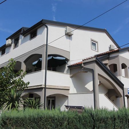 Apartments&Zimmer Jasmine Funtana Exterior foto