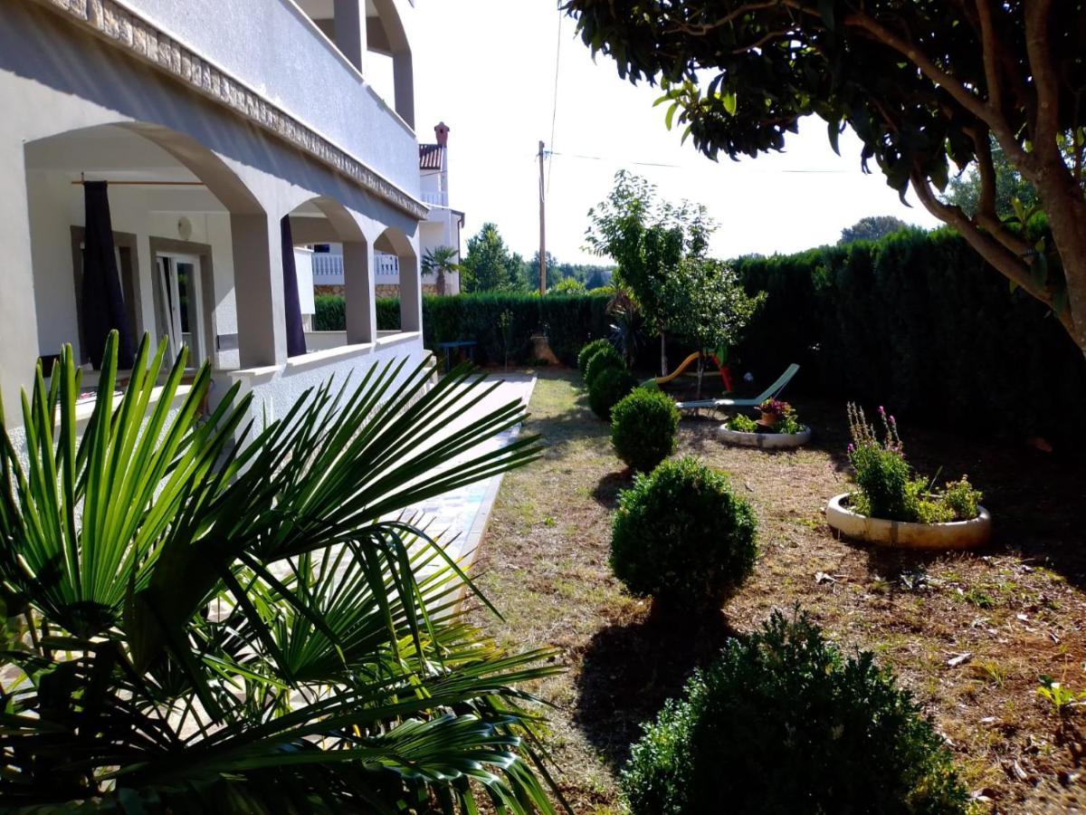 Apartments&Zimmer Jasmine Funtana Exterior foto