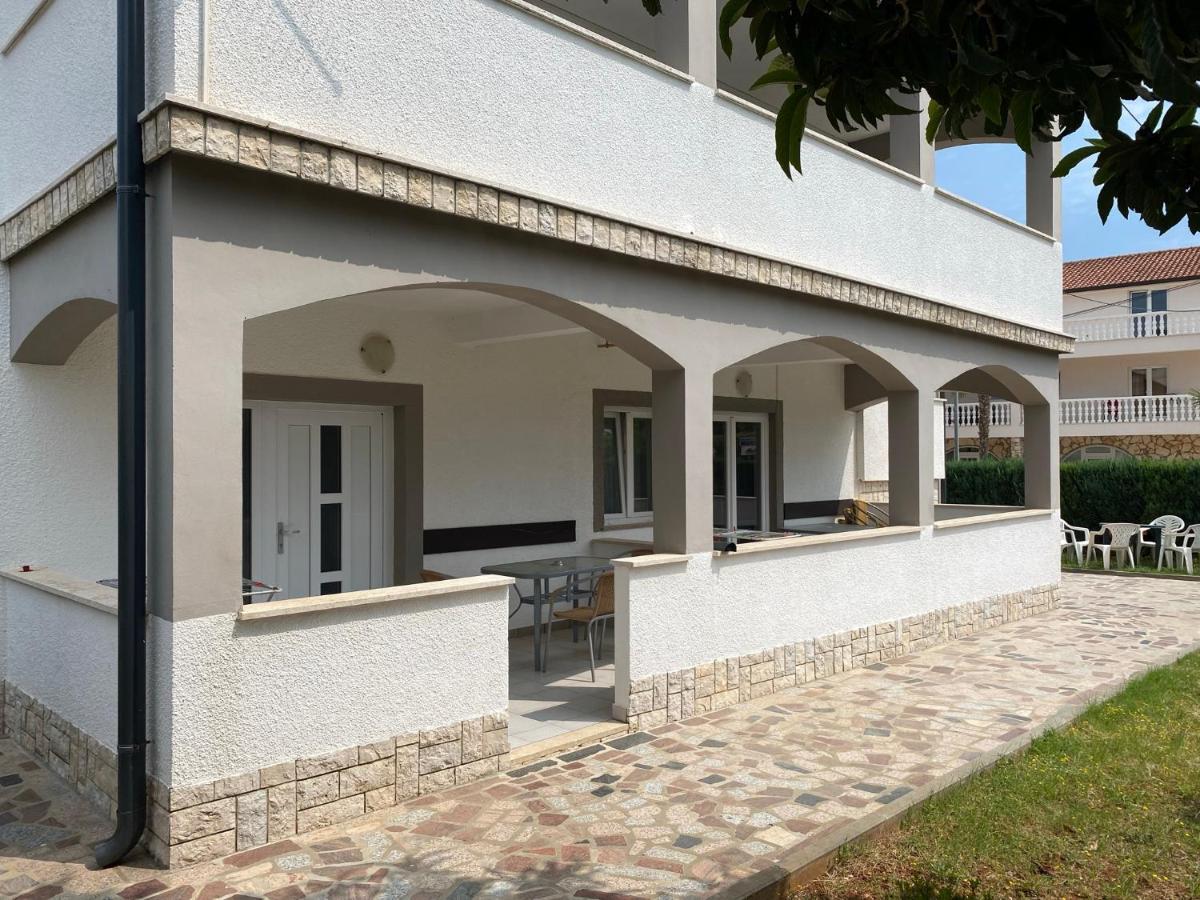 Apartments&Zimmer Jasmine Funtana Exterior foto