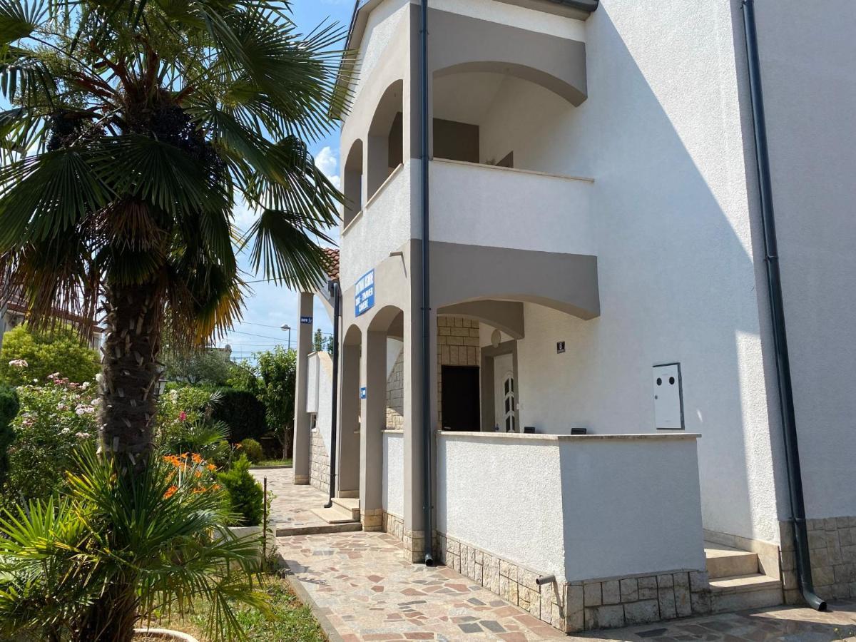 Apartments&Zimmer Jasmine Funtana Exterior foto