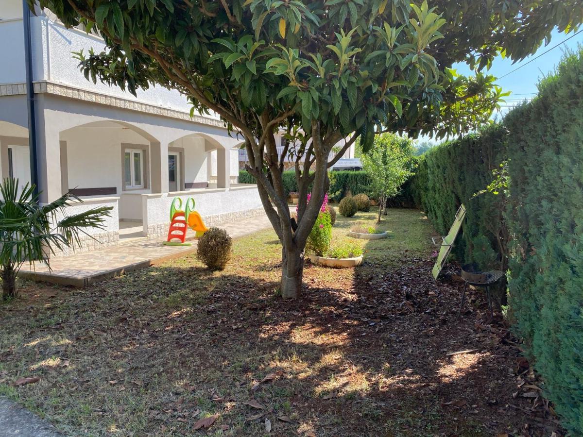 Apartments&Zimmer Jasmine Funtana Exterior foto